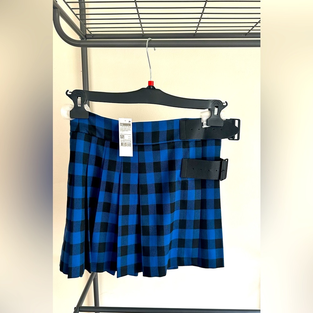 NWT  United Colors of Benetton pleated tartan skirt. Not found in US!